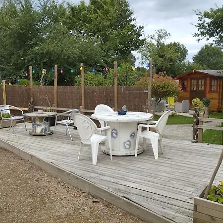 Dans Notre Jardin شاليه Parigné